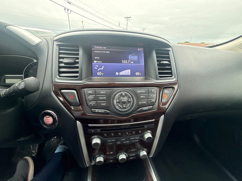 Used 2014 Black Nissan SL image 21