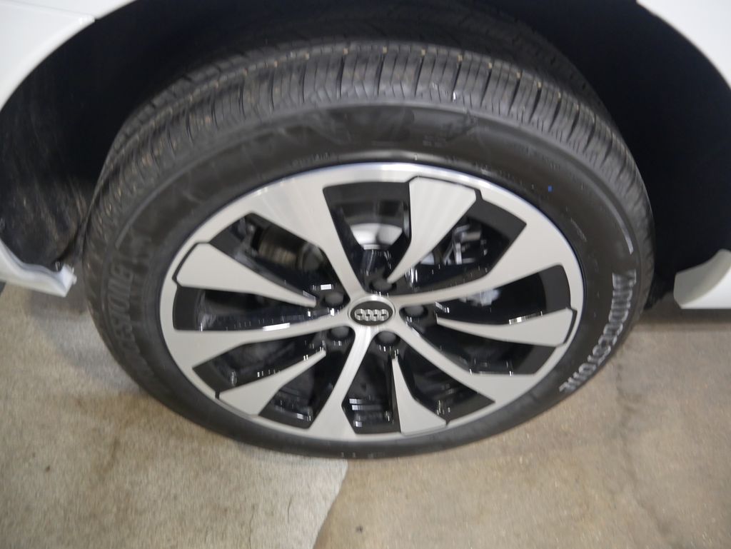 Thumbnail: 2026 Audi Q3 - 14