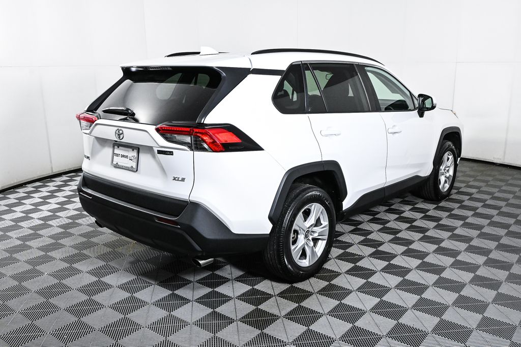 2020 Toyota RAV4 XLE 6