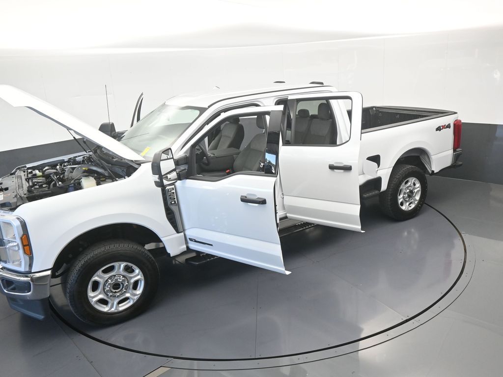 Used 2025 Oxford White Ford XLT image 68