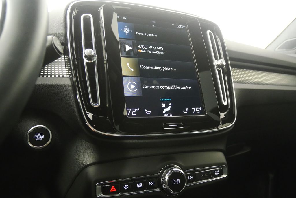 Thumbnail: 2022 Volvo XC40 - 24