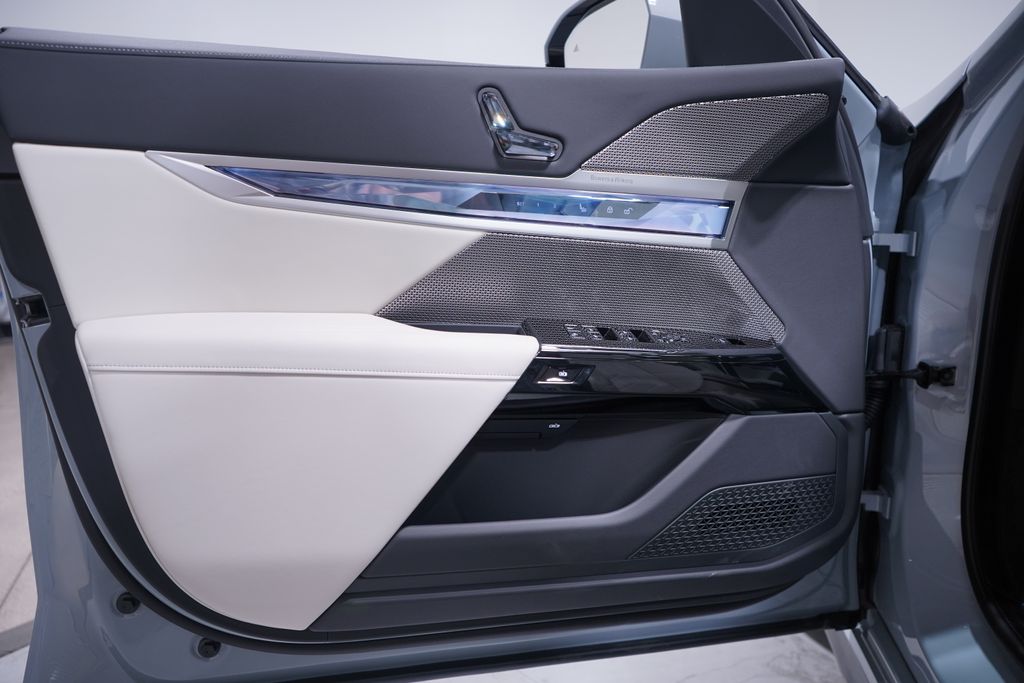 2024 BMW i7 eDrive50 17