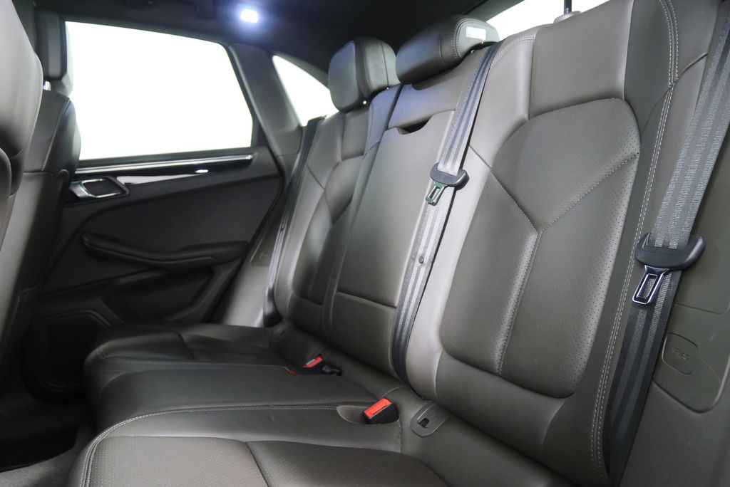 Thumbnail: 2016 Porsche Macan - 16