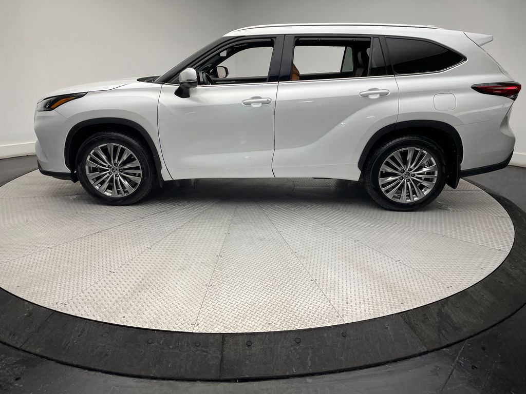 2022 Toyota Highlander Platinum 8