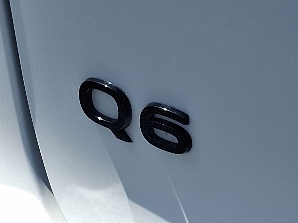 Thumbnail: 2025 Audi Q6 e-tron - 29