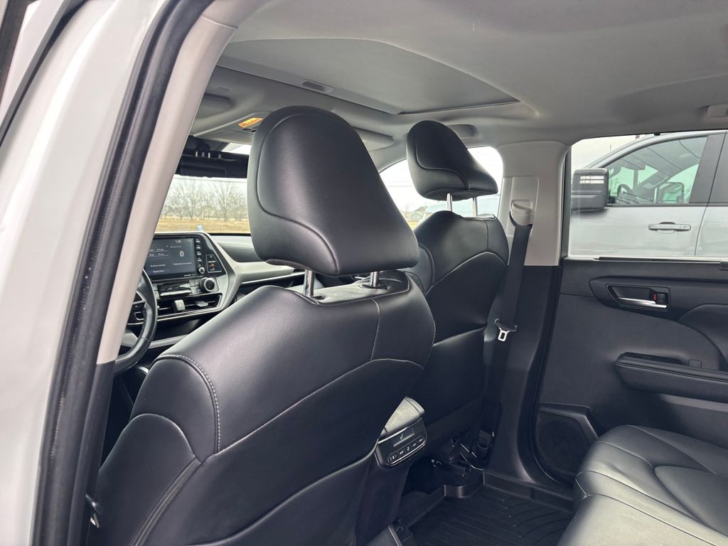 Used Car 2022 Toyota Highlander  Xle For Sale Under $30,000 In Austin, Texas