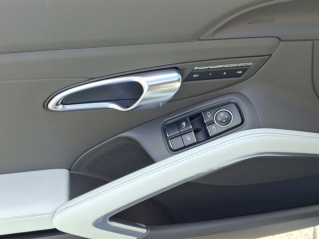 Thumbnail: 2015 Porsche Boxster - 12