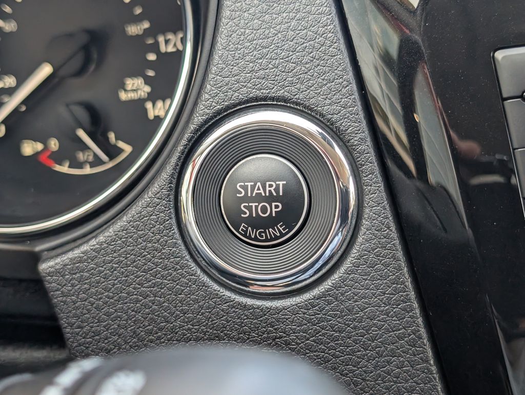 Used 2020 Silver Nissan SL image 30