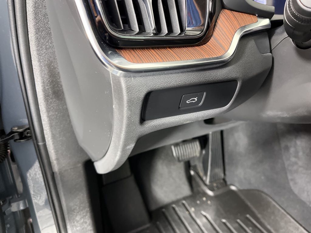 Thumbnail: 2024 Volvo S60 - 25