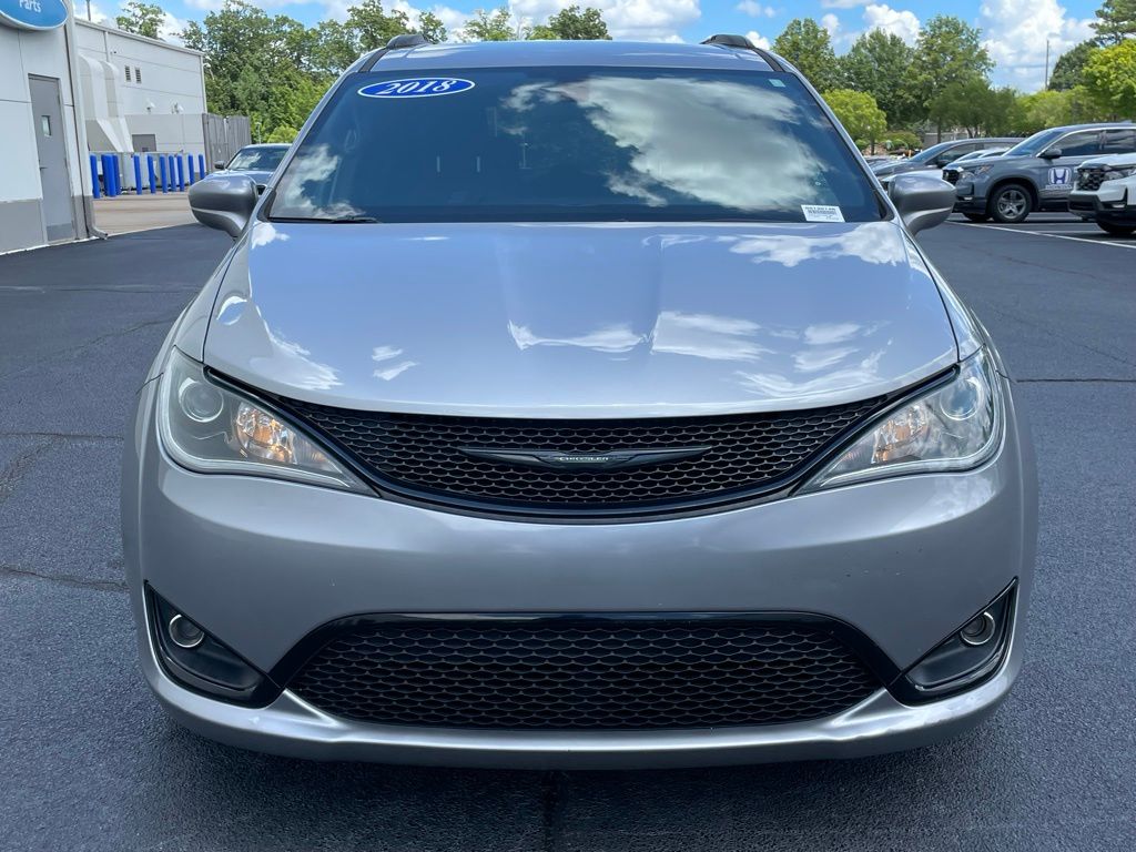 Thumbnail: 2018 Chrysler Pacifica - 9
