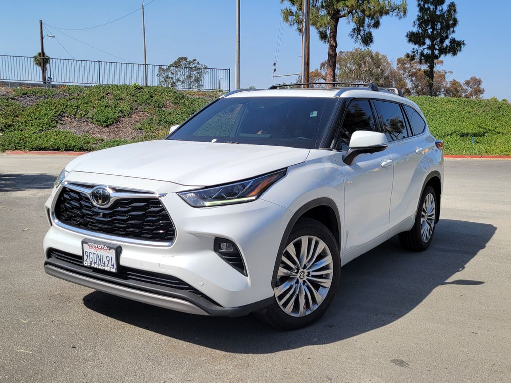 White (Wind Chill Pearl) 2023 Toyota Highlander Platinum FWD SUV / Crossover Front-Wheel Drive 8-Speed Automatic