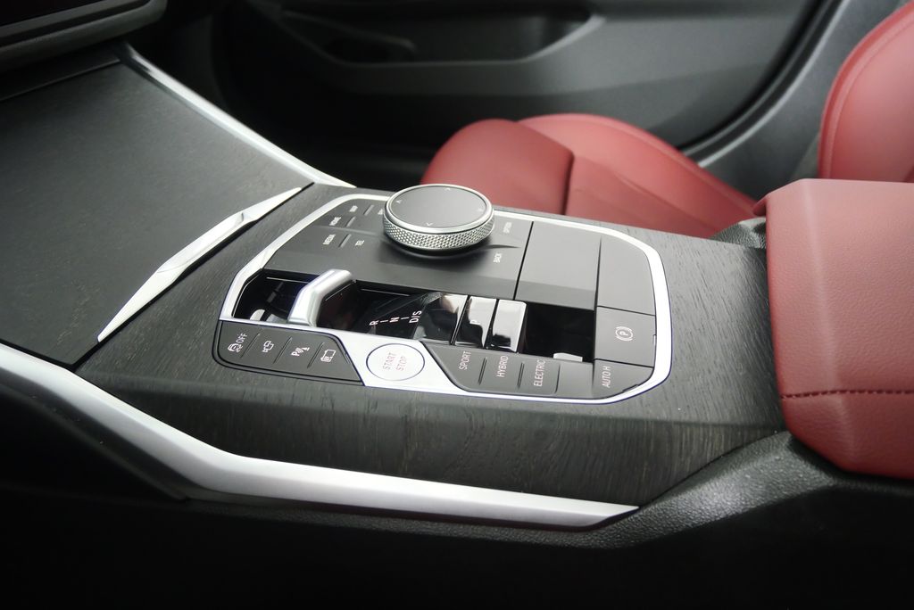Thumbnail: 2024 BMW 3 Series - 26