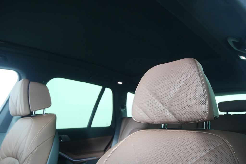 Thumbnail: 2026 BMW X5 - 12