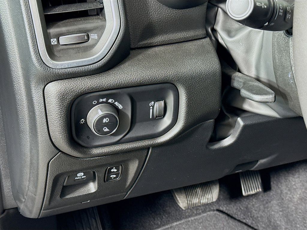 Thumbnail: 2025 RAM 1500 - 10