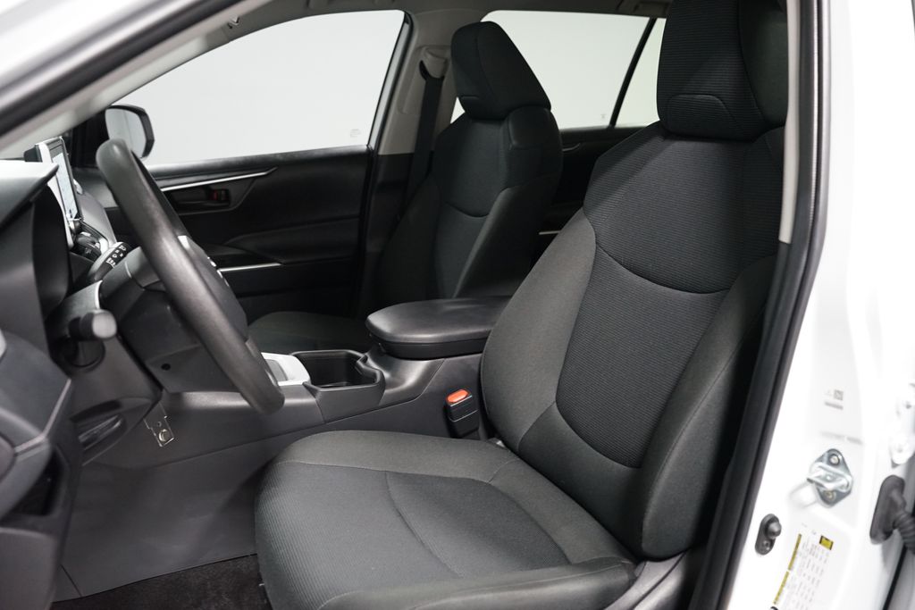 Thumbnail: 2025 Toyota RAV4 - 25