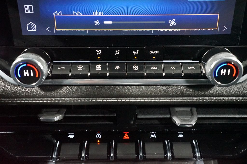 Thumbnail: 2024 Chevrolet Colorado - 20