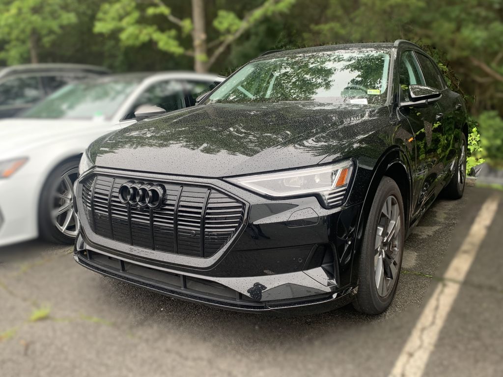 Thumbnail: 2023 Audi e-tron - 3