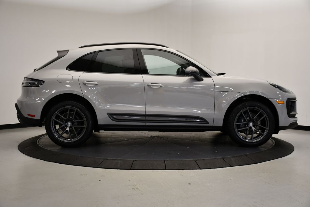 Thumbnail: 2026 Porsche Macan - 8
