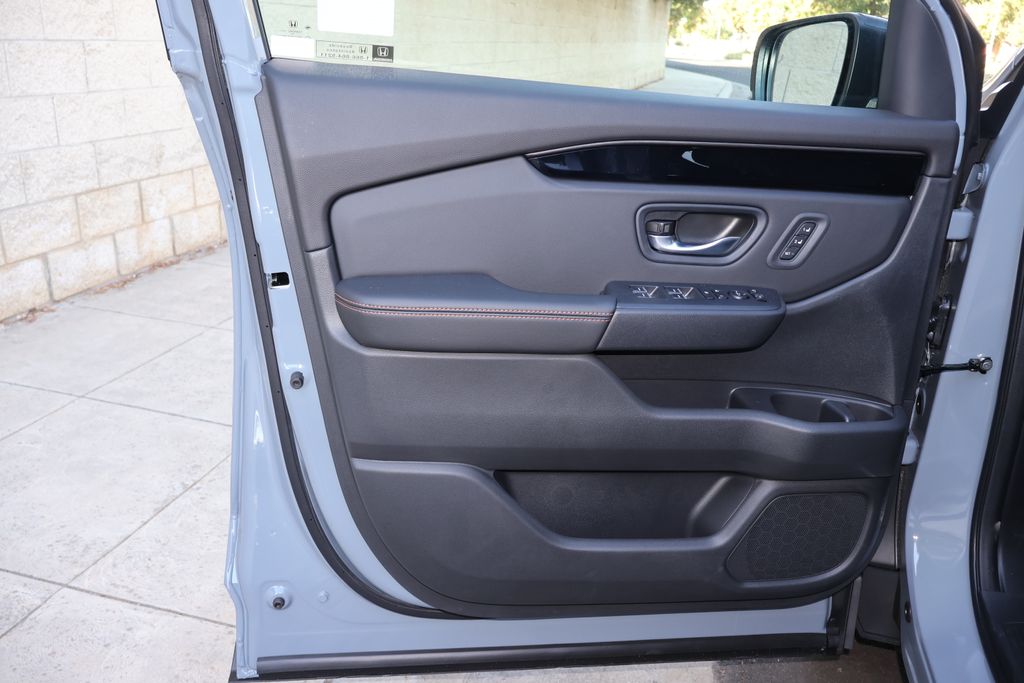 Thumbnail: 2025 Honda Pilot - 18