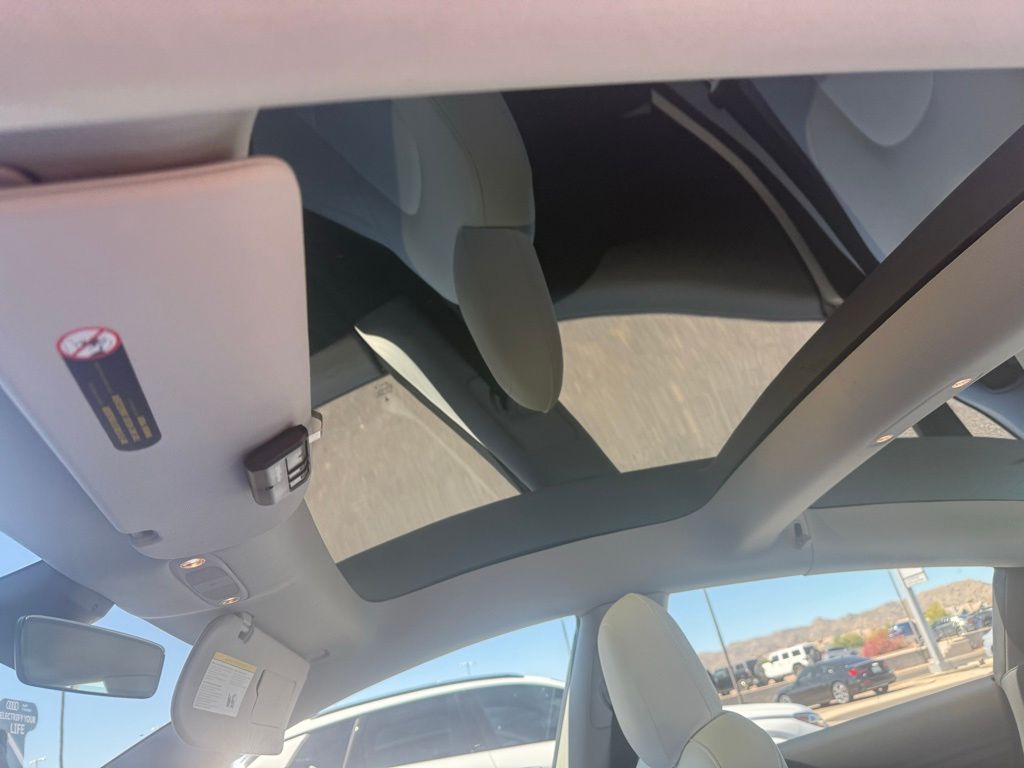 Thumbnail: 2022 Tesla Model 3 - 11