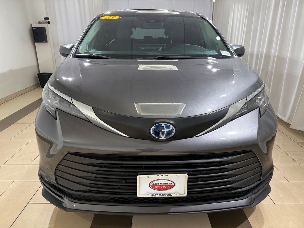 Thumbnail: 2025 Toyota Sienna - 8