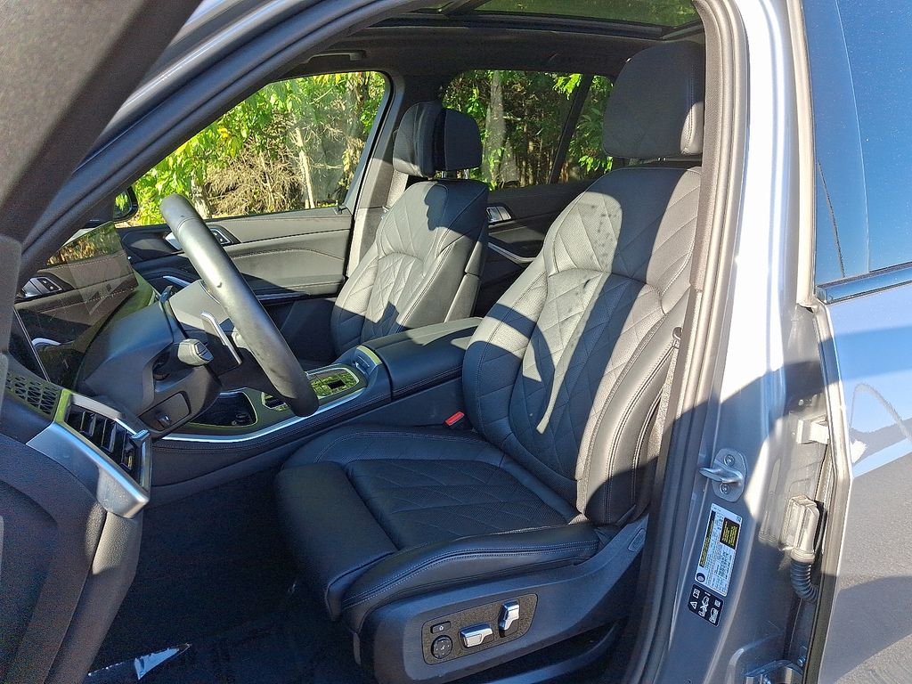 Thumbnail: 2025 BMW X5 - 13