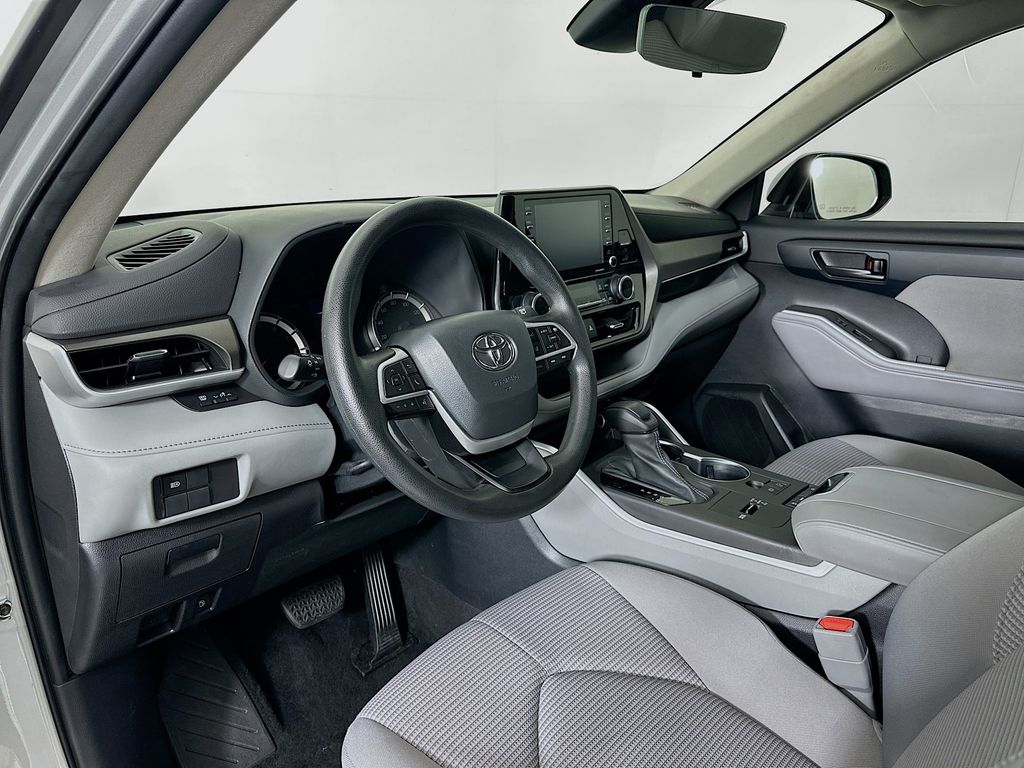 2022 Toyota Highlander L 9