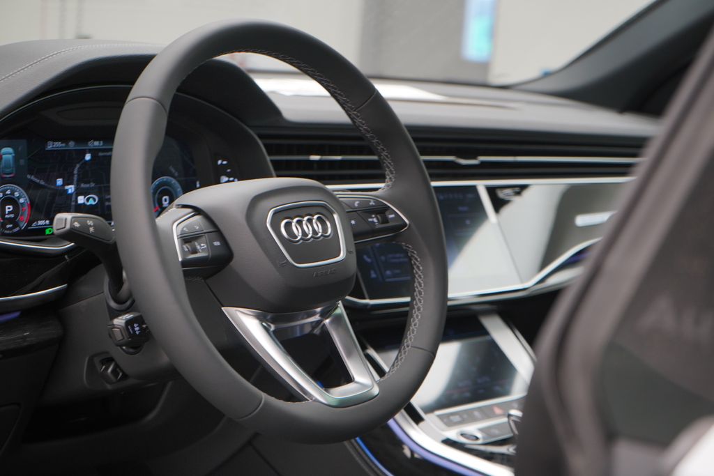 2025 Audi Q8  8