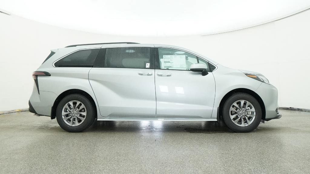 Thumbnail: 2025 Toyota Sienna - 29