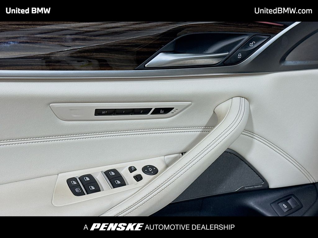 Thumbnail: 2023 BMW 5 Series - 3