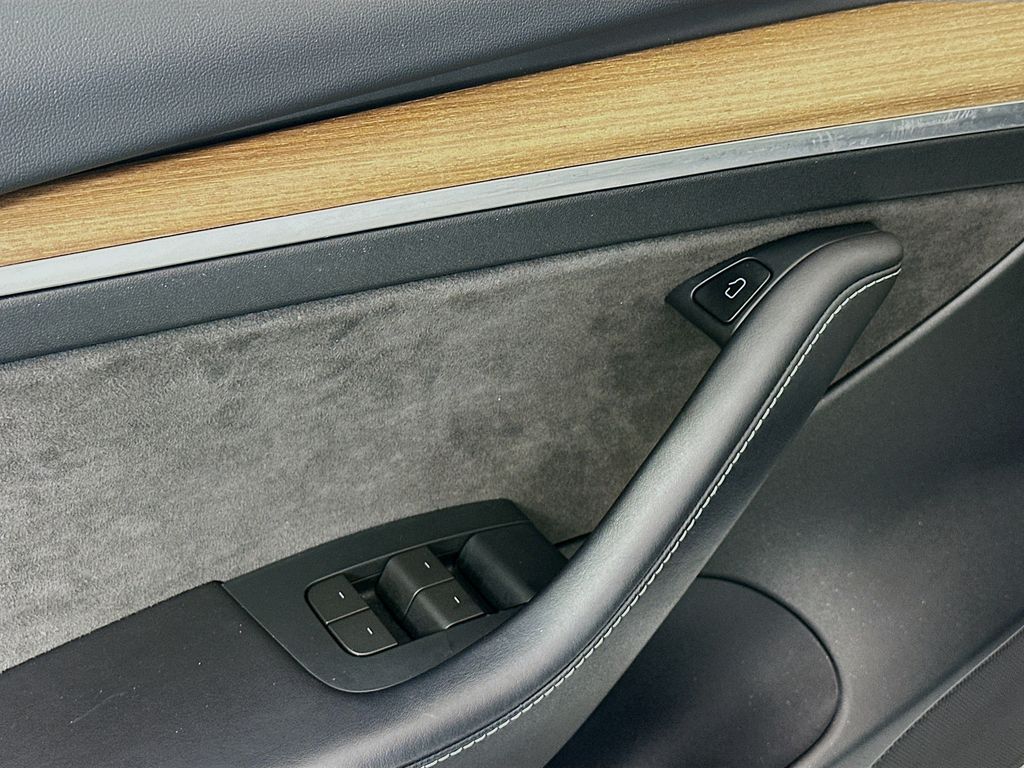 Thumbnail: 2023 Tesla Model 3 - 18