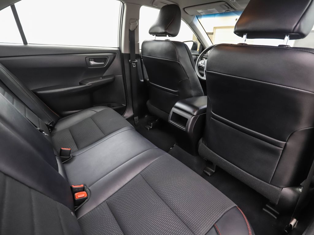 Thumbnail: 2016 Toyota Camry - 23