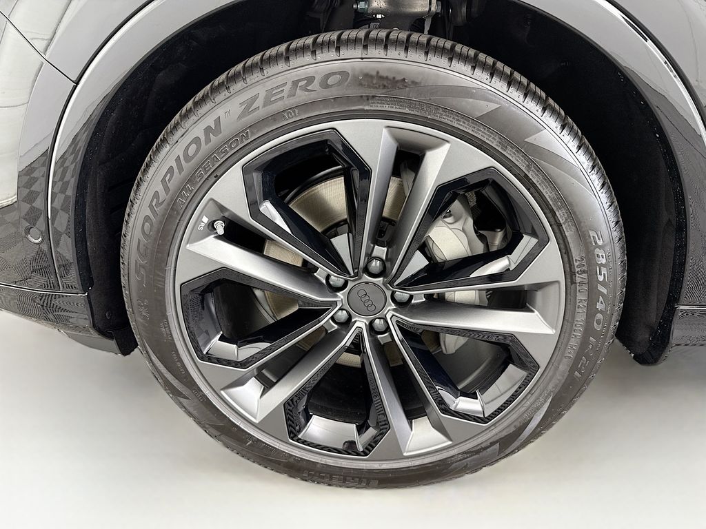 Thumbnail: 2026 Audi Q7 - 31