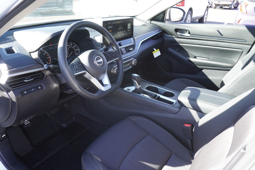 2025 Nissan Altima 2.5 SV 17