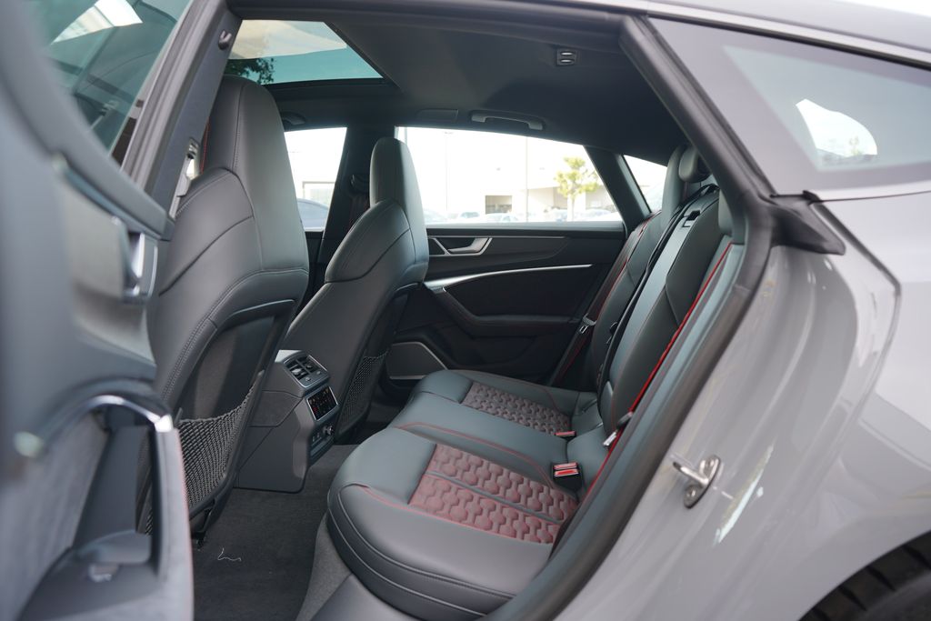 Thumbnail: 2025 Audi RS 7 - 15