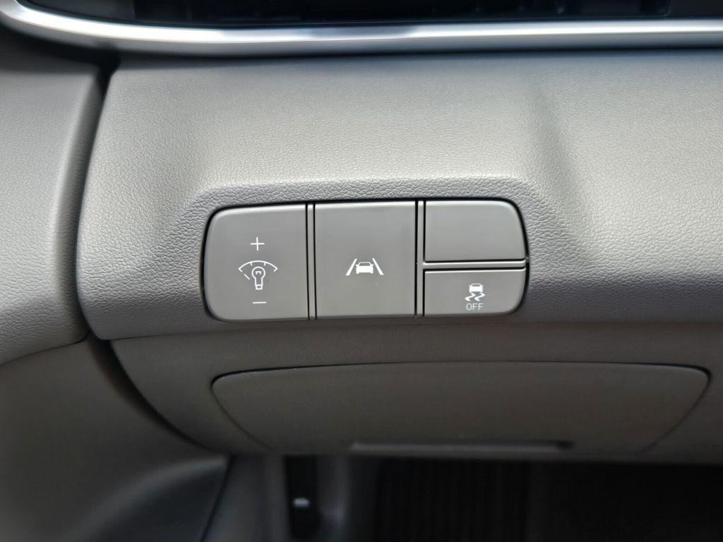 2023 Hyundai Elantra - $19,599