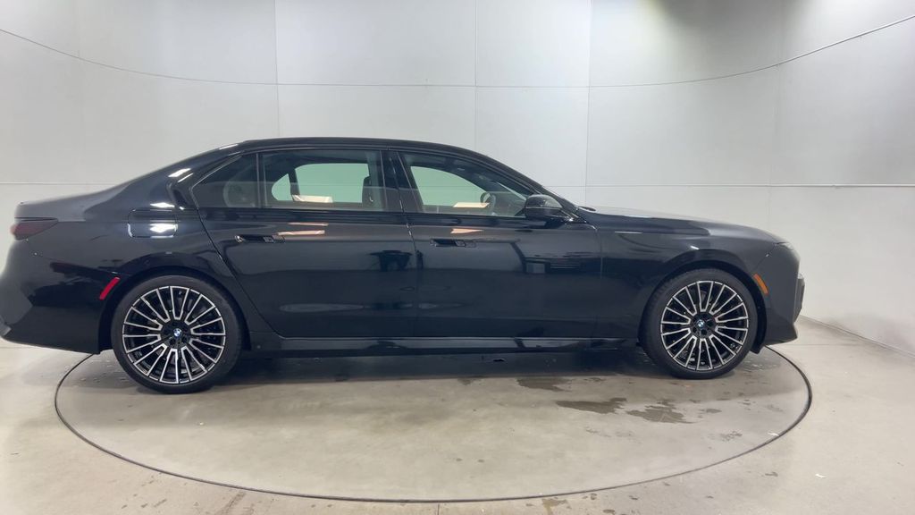 Thumbnail: 2025 BMW 7 Series - 9