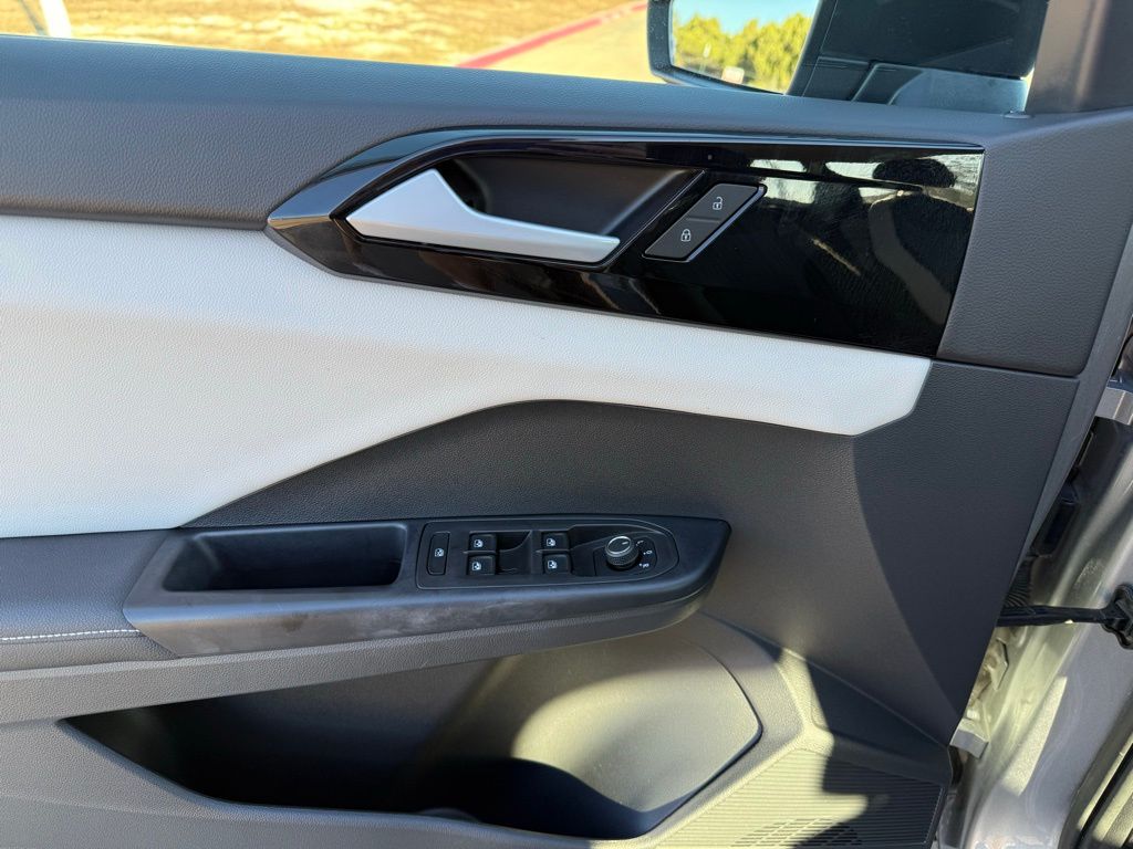 Thumbnail: 2025 Volkswagen Taos - 10