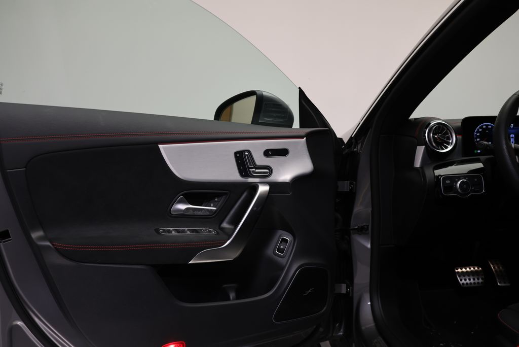 Thumbnail: 2025 Mercedes-Benz CLA - 31