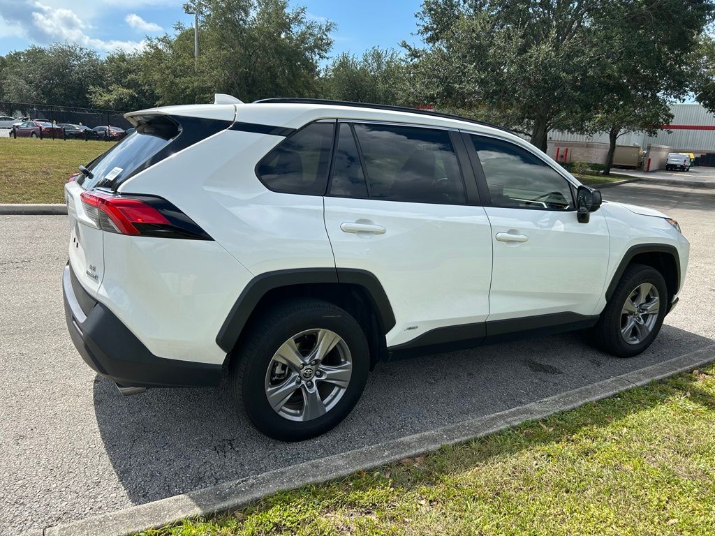 Thumbnail: 2022 Toyota RAV4 - 5