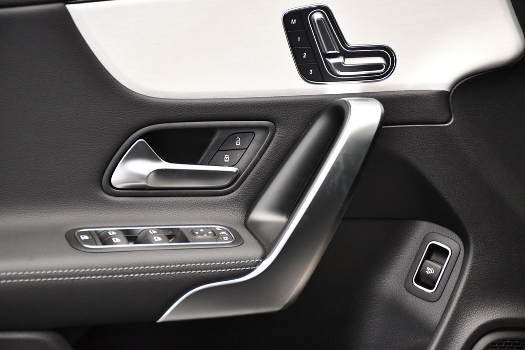 2025 Mercedes-Benz CLA 250 30