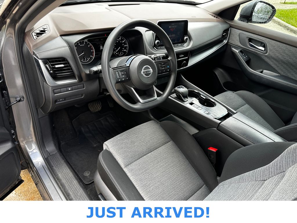 2021 Nissan Rogue SV photo