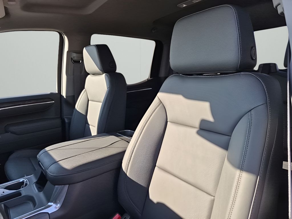 New 2026 White GMC SLT image 31