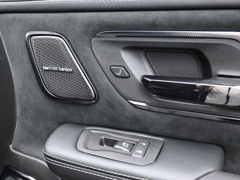 New 2026 Diamond Black Crystal Pearlcoat Ram RHO image 49