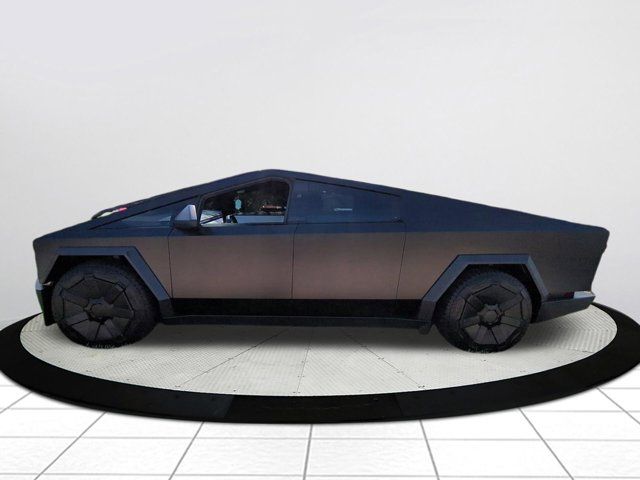 Used 2024  Tesla Base image 6