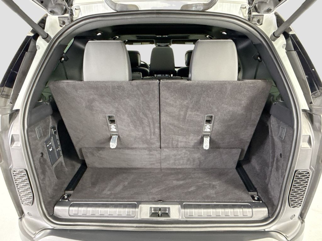 Thumbnail: 2025 Land Rover Discovery - 28