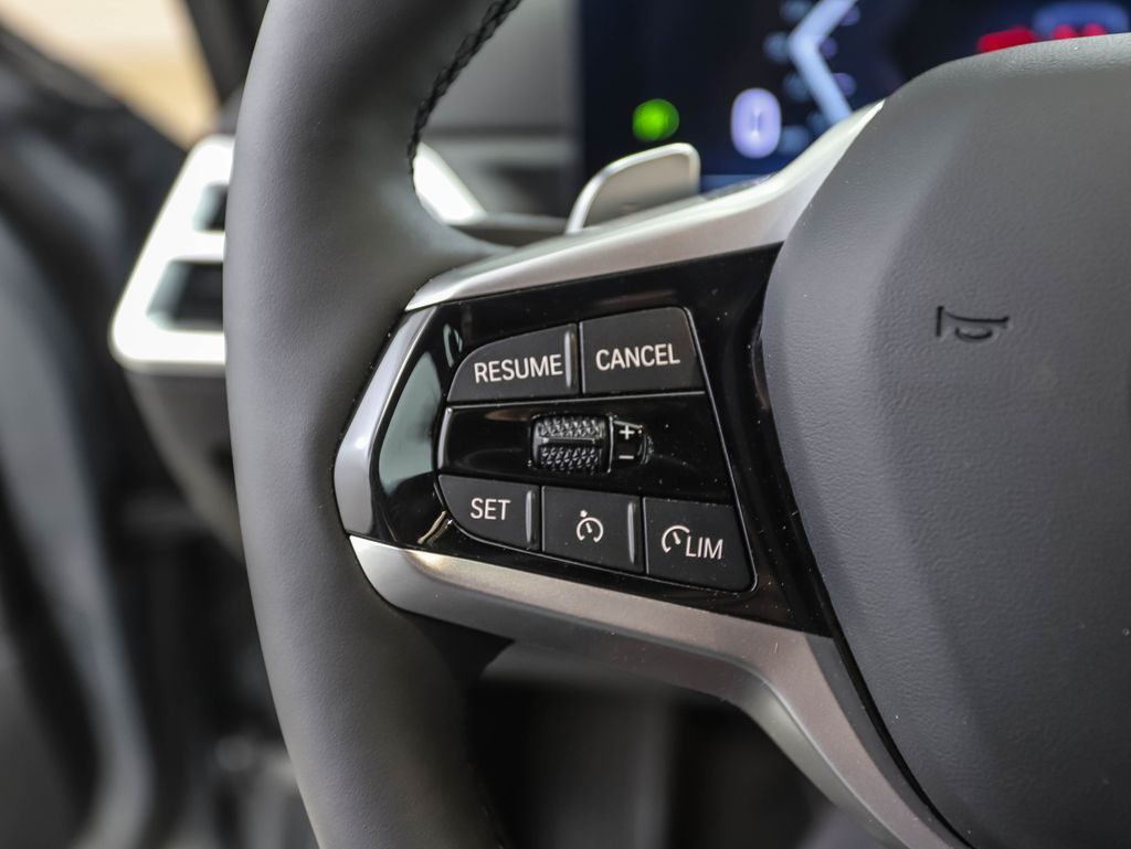 Thumbnail: 2025 BMW 3 Series - 12