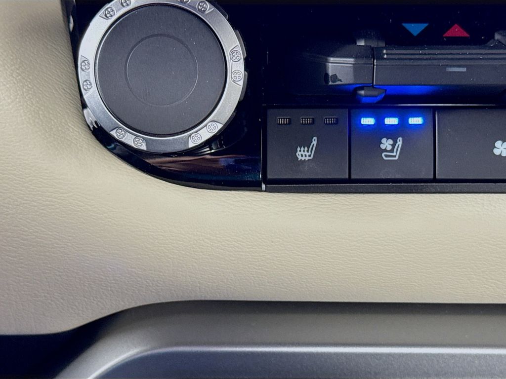 Thumbnail: 2024 Toyota Tundra - 21