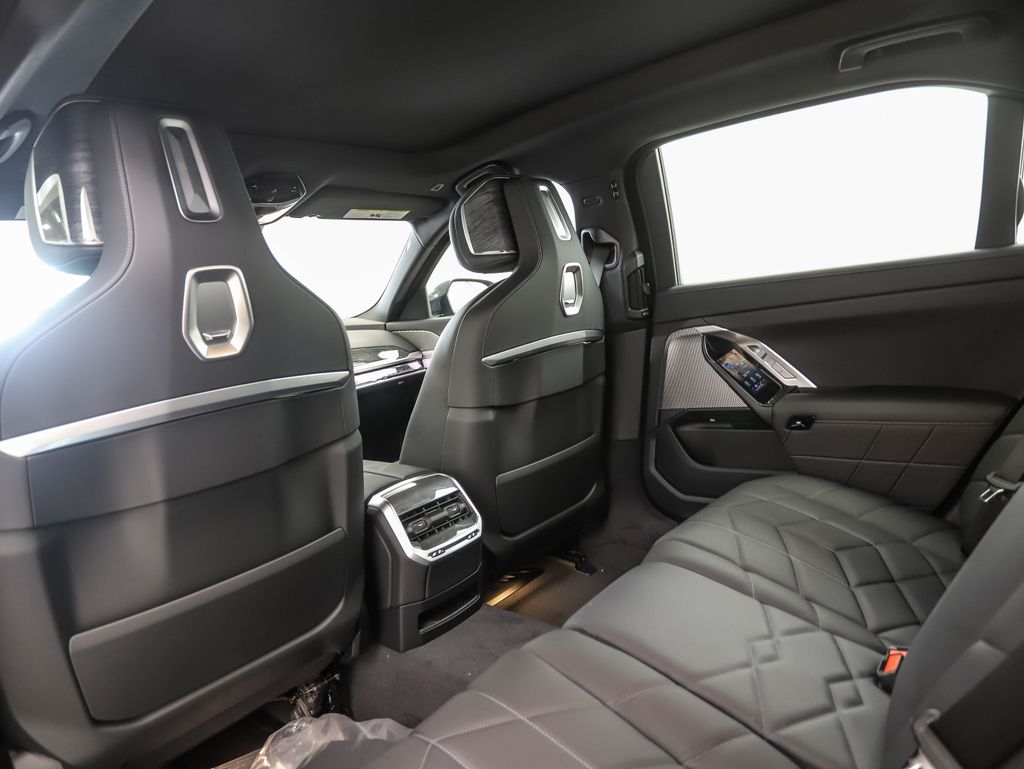 Thumbnail: 2025 BMW i7 - 21