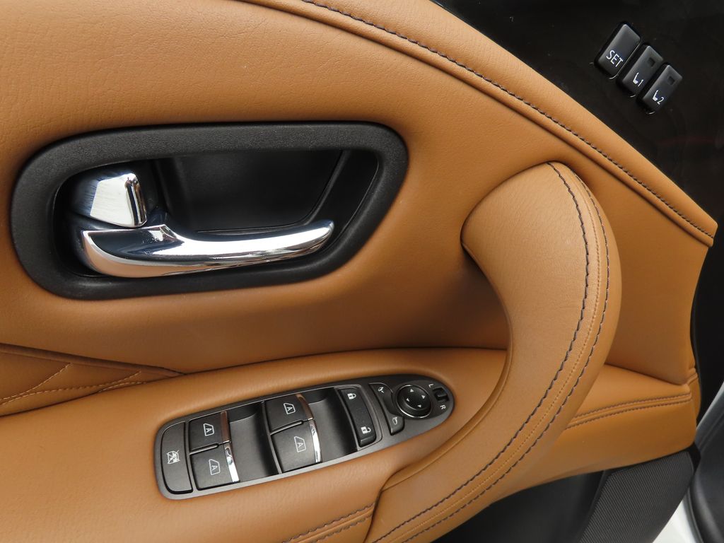 2019 INFINITI QX80 Luxe 24